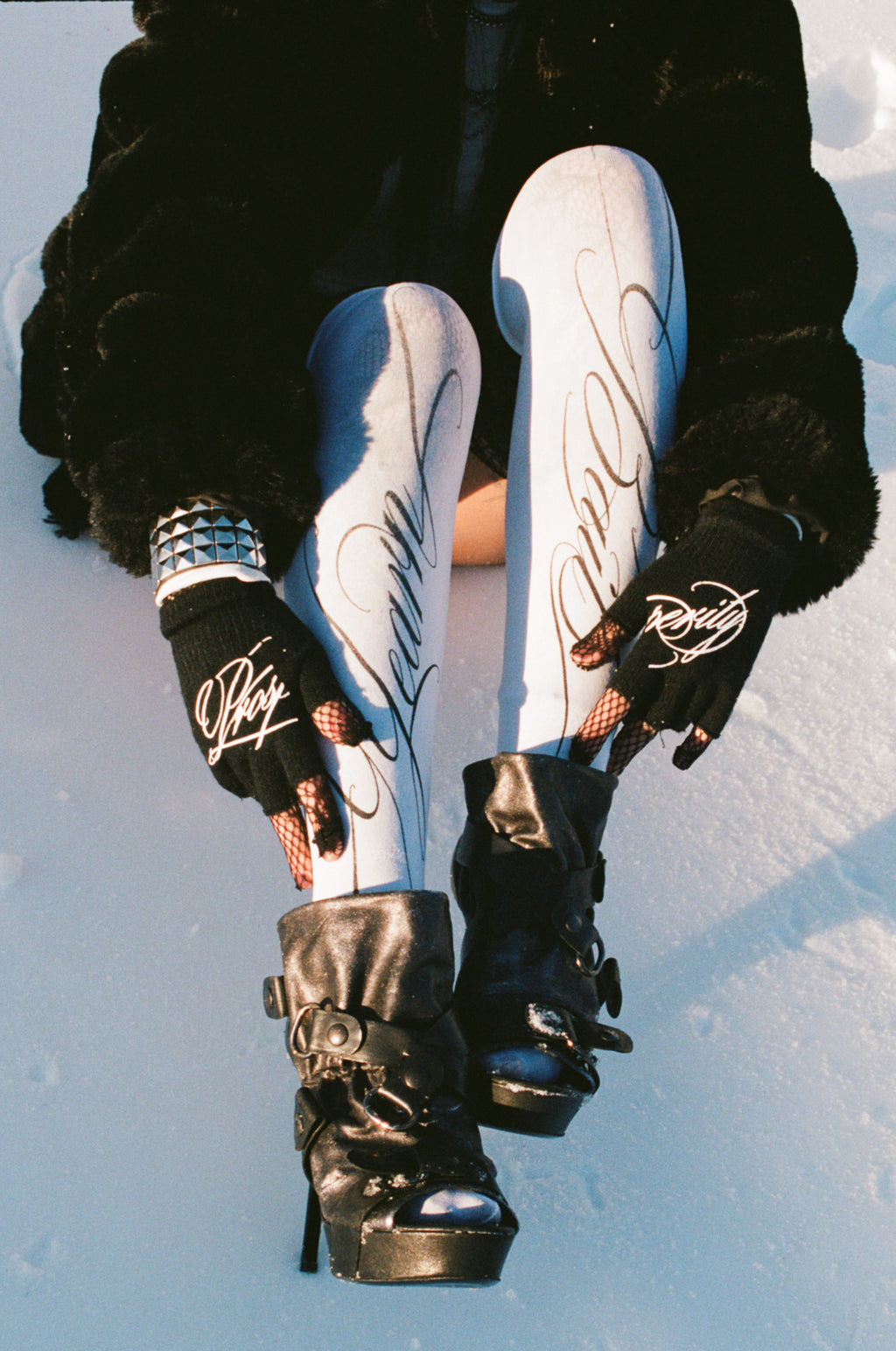 Prosperity fingerless gloves